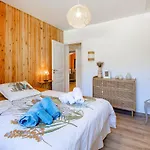 6Br Coastal Villa | Pool | Garden Serenity Вилла