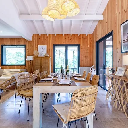 فيلة 6br Coastal | Pool | Garden Serenity *