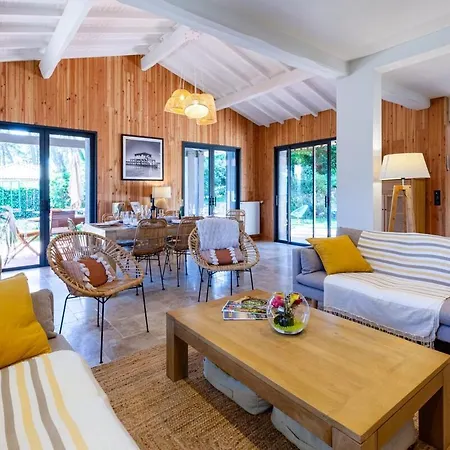 فيلة 6br Coastal | Pool | Garden Serenity
