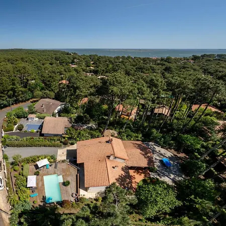 فيلة 6br Coastal | Pool | Garden Serenity *